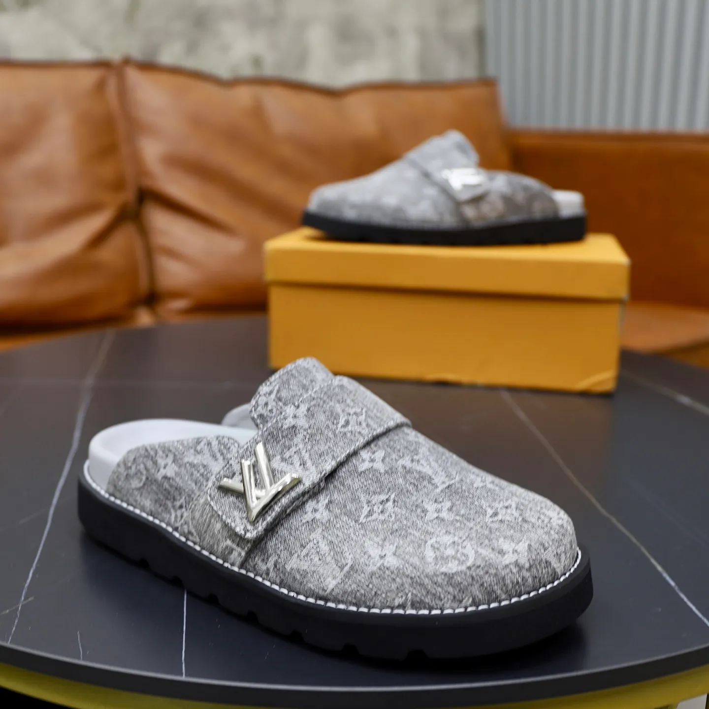 Ex-factory price 420💰 Lv. Popular men's slippers hot sale 🔥 🩴Official website one to one production 38-45 sizes 45 46 🉑️Customized!